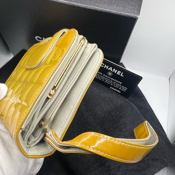 Chanel Chocolate bar Cocomark Enamel Bi-fold wallet - Picture 11 of 13